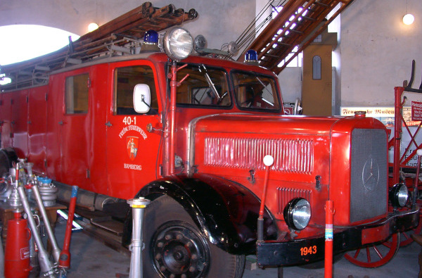 Bild eines alten Einsatzfahrzeuges im Feuerwehrmuseum Bamberg